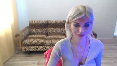 Snapshot of sexybeatriice chatting on November 1, 7:21 am sexybeatriice online show from November 1, 7:21 am