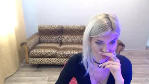 Snapshot of sexybeatriice chatting on November 12, 7:42 am sexybeatriice online show from November 12, 7:42 am