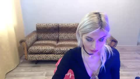 Snapshot of sexybeatriice chatting on November 18, 7:24 am sexybeatriice online show from November 18, 7:24 am