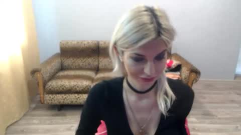 Snapshot of sexybeatriice chatting on November 23, 7:19 am sexybeatriice online show from November 23, 7:19 am