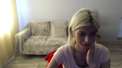 Snapshot of sexybeatriice chatting on June 22, 6:21 am sexybeatriice online show from June 22, 6:21 am