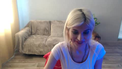 Snapshot of sexybeatriice chatting on June 27, 6:18 am sexybeatriice online show from June 27, 6:18 am