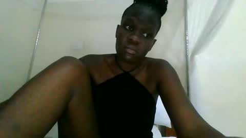 Snapshot of sexybeb25 chatting on May 20, 5:35 am yvonne online show from May 20, 5:35 am