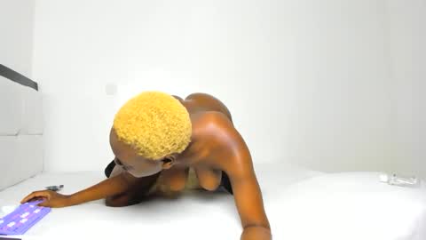 sexybootydoll online show from April 30, 8:15 pm