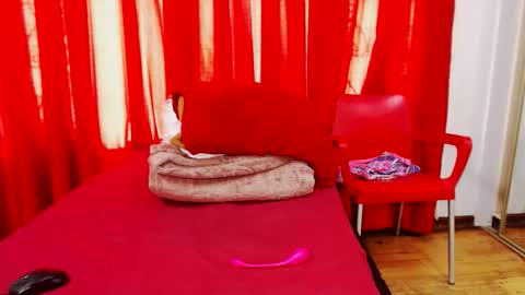 Snapshot of sexybustyboobs chatting on November 13, 4:55 am sexybustyboobs online show from November 13, 4:55 am