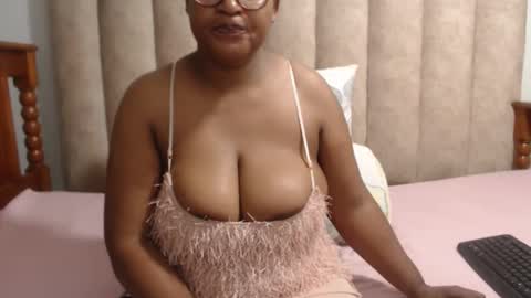 sexybustyxx online show from April 16, 5:41 am