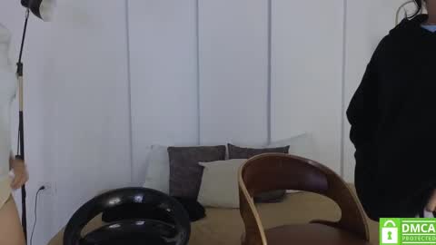 chanell and yina online show from September 19, 1:01 pm