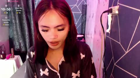 Miss Cheng online show from August 2, 7:23 pm