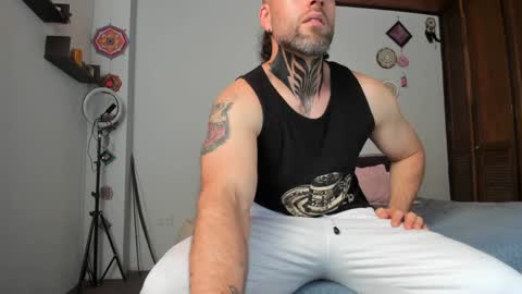 Snapshot of sexycolombian2022 chatting on December 25, 8:28 pm Antonioylola online show from December 25, 8:28 pm