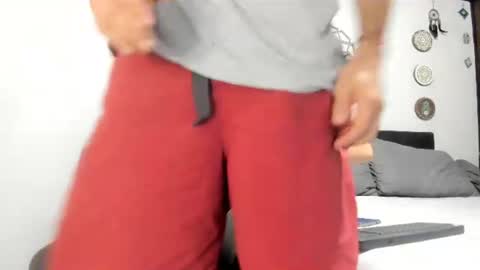 Snapshot of sexycolombian2022 chatting on June 21, 10:51 am Antonioylola online show from June 21, 10:51 am