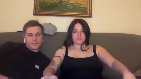 sexycouple41110 online show from March 3, 5:02 am