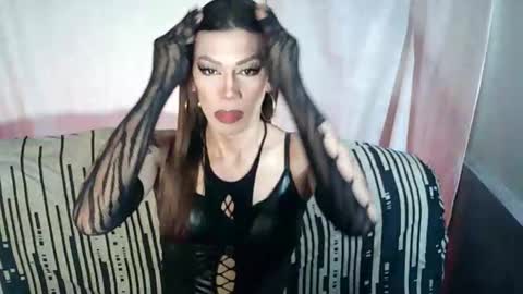 Snapshot of sexydevine_34 chatting on May 3, 6:47 pm Devine online show from May 3, 6:47 pm