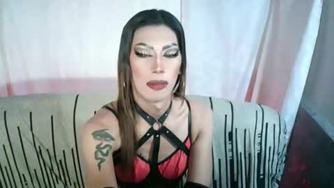 Snapshot of sexydevine_34 chatting on May 11, 10:18 pm Devine online show from May 11, 10:18 pm