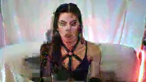 Snapshot of sexydevine_34 chatting on June 14, 11:40 pm Devine online show from June 14, 11:40 pm