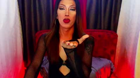 Snapshot of sexydevine_34 chatting on July 15, 8:58 pm Devine online show from July 15, 8:58 pm