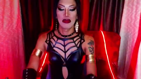Snapshot of sexydevine_34 chatting on July 21, 9:17 pm Devine online show from July 21, 9:17 pm
