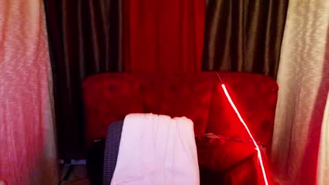 Snapshot of sexydevine_34 chatting on July 23, 7:45 pm Devine online show from July 23, 7:45 pm