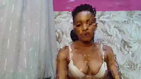Snapshot of sexydoll32 chatting on May 18, 4:18 am sexydoll32 online show from May 18, 4:18 am