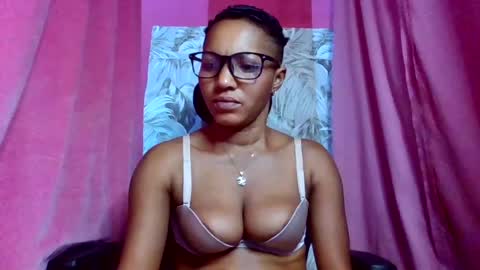 sexydoll32 online show from August 4, 10:01 pm