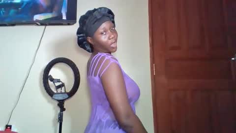 Dominah  online show from April 26, 2:15 pm