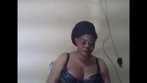 Snapshot of sexydove2 chatting on June 7, 2:48 am EMILY online show from June 7, 2:48 am