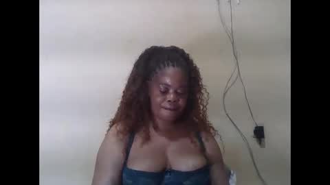 Snapshot of sexydove2 chatting on June 8, 3:29 am EMILY online show from June 8, 3:29 am