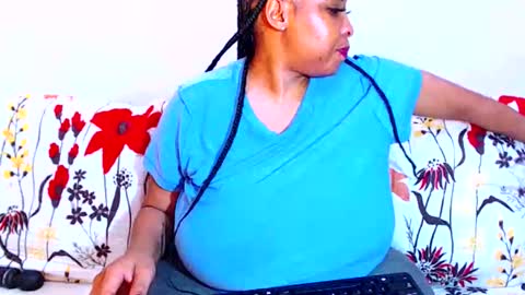 Snapshot of sexyebonylove89 chatting on December 15, 7:40 pm sexyebonylove89 online show from December 15, 7:40 pm