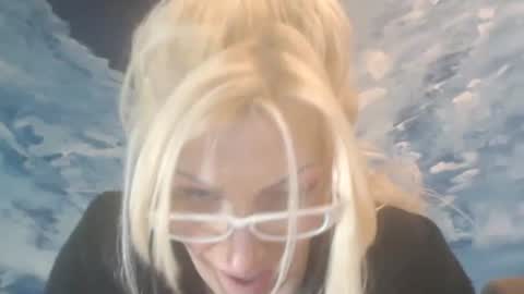 Snapshot of sexyeni chatting on December 4, 4:21 am ENI pvt moan your name WHEN I M NOT online you tell me in SNAPCHAT deal yes add me... FREE TWITTER magiconline101...... online show from December 4, 4:21 am