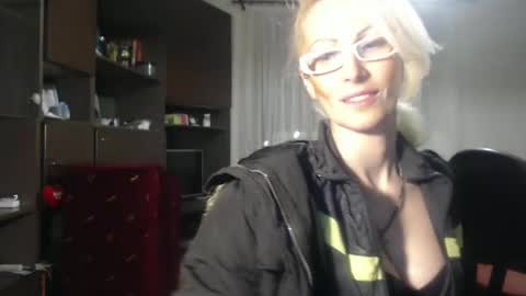 Snapshot of sexyeni chatting on March 5, 11:16 pm ENI pvt moan your name WHEN I M NOT online you tell me in SNAPCHAT deal yes add me... FREE TWITTER magiconline101...... online show from March 5, 11:16 pm