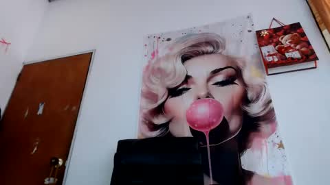 Snapshot of sexyfavgirl chatting on July 3, 8:26 pm Mary online show from July 3, 8:26 pm