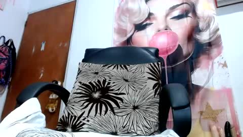 Snapshot of sexyfavgirl chatting on July 6, 7:16 am Mary online show from July 6, 7:16 am