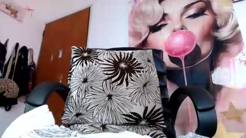 Snapshot of sexyfavgirl chatting on July 28, 10:20 pm Mary online show from July 28, 10:20 pm