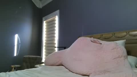 LisaisLuscious online show from February 6, 3:59 pm