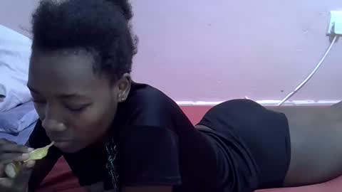 sexyghurl12 online show from March 7, 7:44 pm