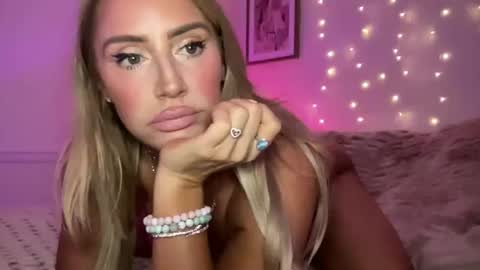 Snapshot of sexygoodvibebabe69 chatting on November 9, 8:12 am Ashley Love online show from November 9, 8:12 am