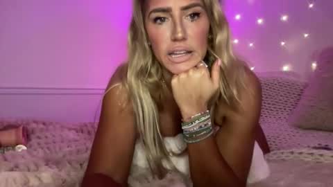 Snapshot of sexygoodvibebabe69 chatting on November 29, 7:22 am Ashley Love online show from November 29, 7:22 am