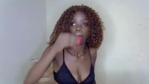 SexyHollyMontana1111 online show from April 13, 6:41 am