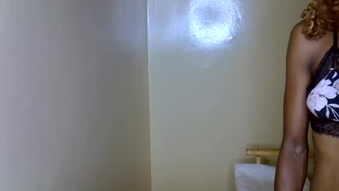Snapshot of sexyhollymontana1111 chatting on July 31, 6:46 am SexyHollyMontana1111 online show from July 31, 6:46 am