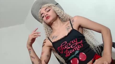 sexyhotbabe18 online show from March 15, 12:05 am