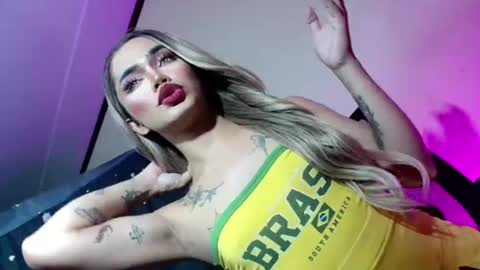 Snapshot of sexyhotbabe18 chatting on June 22, 7:33 pm sexyhotbabe18 online show from June 22, 7:33 pm