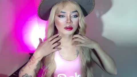 Snapshot of sexyhotbabe18 chatting on July 5, 1:01 am sexyhotbabe18 online show from July 5, 1:01 am