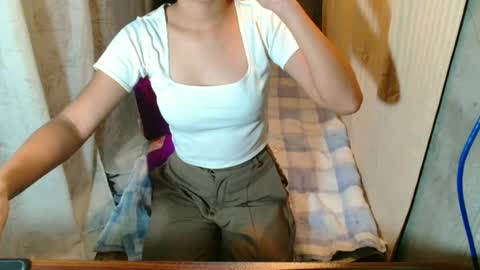 Snapshot of sexyhotrhea chatting on July 20, 4:49 am rhea online show from July 20, 4:49 am