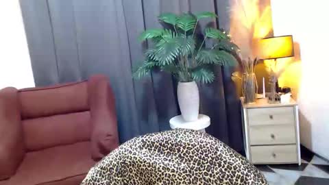 Snapshot of sexyjeanniecuntcums chatting on April 28, 5:07 pm JENNY online show from April 28, 5:07 pm