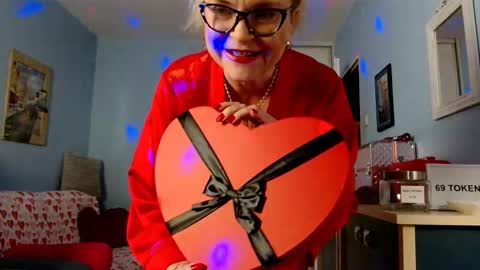 Snapshot of sexyjennyeu chatting on February 14, 9:33 pm Jenny online show from February 14, 9:33 pm