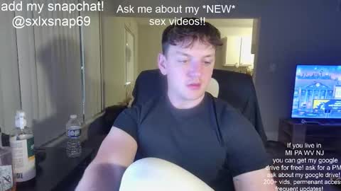 Snapshot of sexylax69 chatting on November 9, 1:37 am sexylax69 online show from November 9, 1:37 am