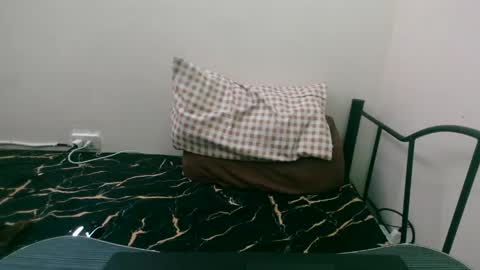 Snapshot of sexylove212002 chatting on January 2, 4:41 am Lily online show from January 2, 4:41 am