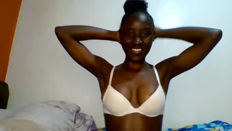 Snapshot of sexylucia5 chatting on May 7, 11:48 am sexylucia5 online show from May 7, 11:48 am