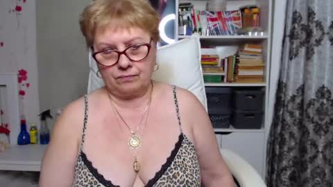 Snapshot of sexylynette4u chatting on December 5, 11:38 am sexylynette4u online show from December 5, 11:38 am