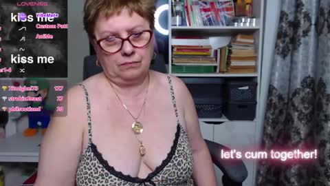 Snapshot of sexylynette4u chatting on March 2, 5:36 pm sexylynette4u online show from March 2, 5:36 pm