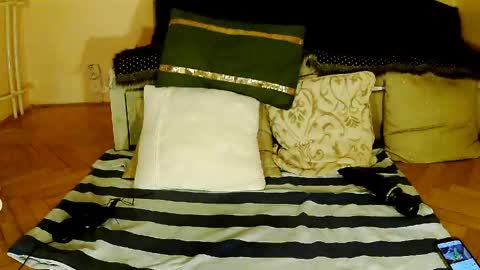 Snapshot of sexymayagold chatting on June 5, 6:57 pm Squirty Maya Gold online show from June 5, 6:57 pm